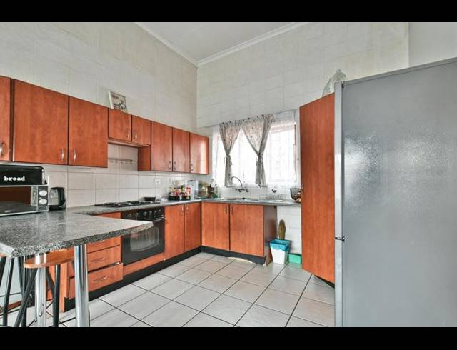 2 BEDROOM APARTMENT FOR SALE IN WINCHESTER HILLS